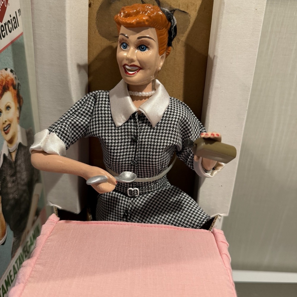 Gemmy Vtg Lucy Does a TV Commercial Animated Figure Voiced‎ W/DVD in Box - Picture 2 of 12